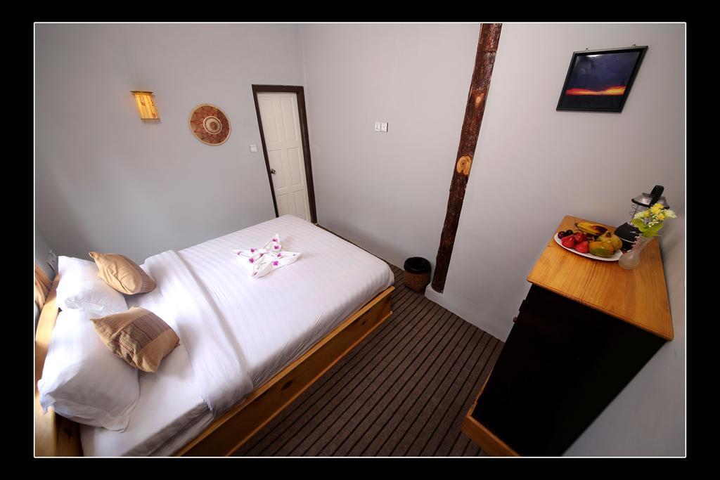 Unique Bed And Breakfast Кало Номер фото